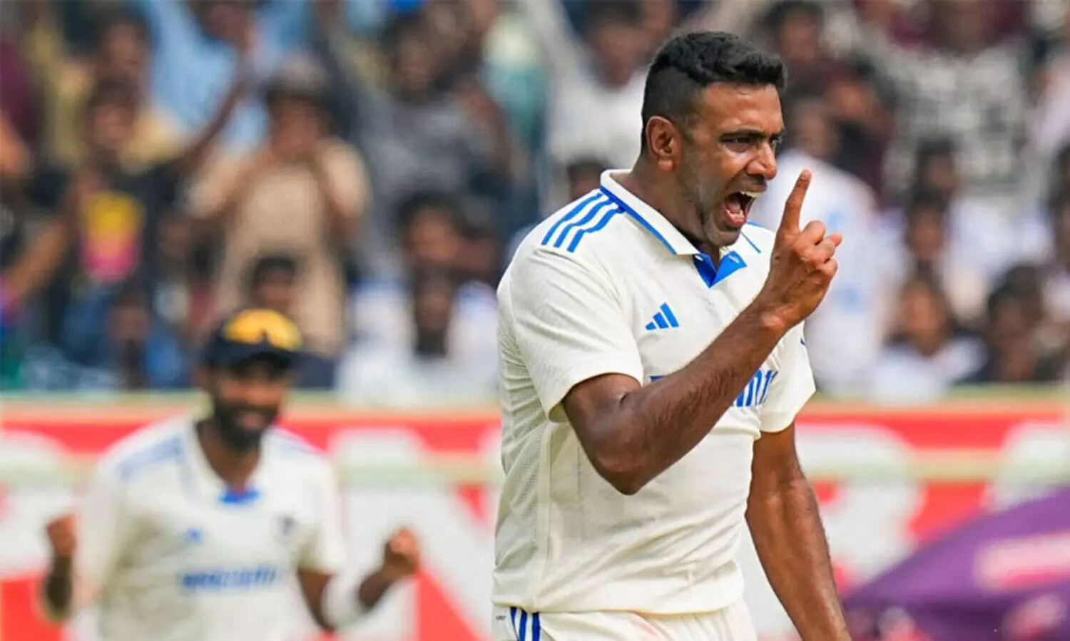 ബുംറയെ പിന്തള്ളി അശ്വിൻ ഒന്നാമത്; മൂന്ന് ഫോർമാറ്റിലും ഒന്നാം സ്ഥാനം നിലനിർത്തി ഇന്ത്യ