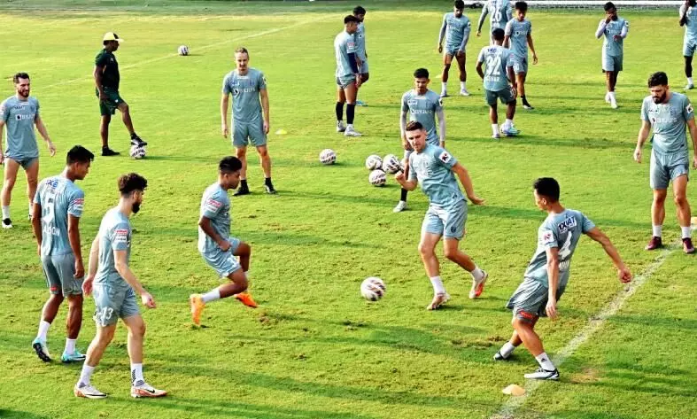 മോഹമഞ്ഞ; കൊച്ചിയിലെ സൂപ്പർ പോരിൽ ​കേരള ബ്ലാസ്റ്റേഴ്സ് ഇന്ന് മോഹൻ ബഗാനെതിരെ