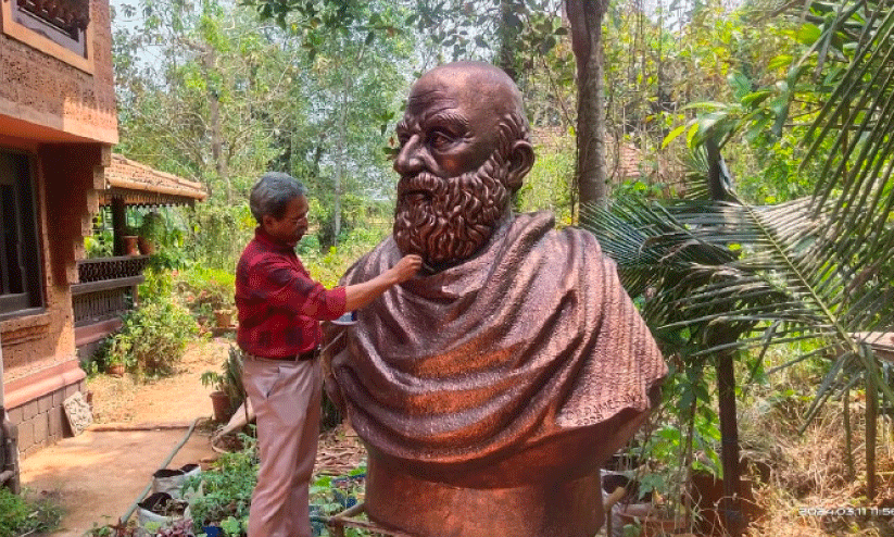 dr. rameshan doing sculpture