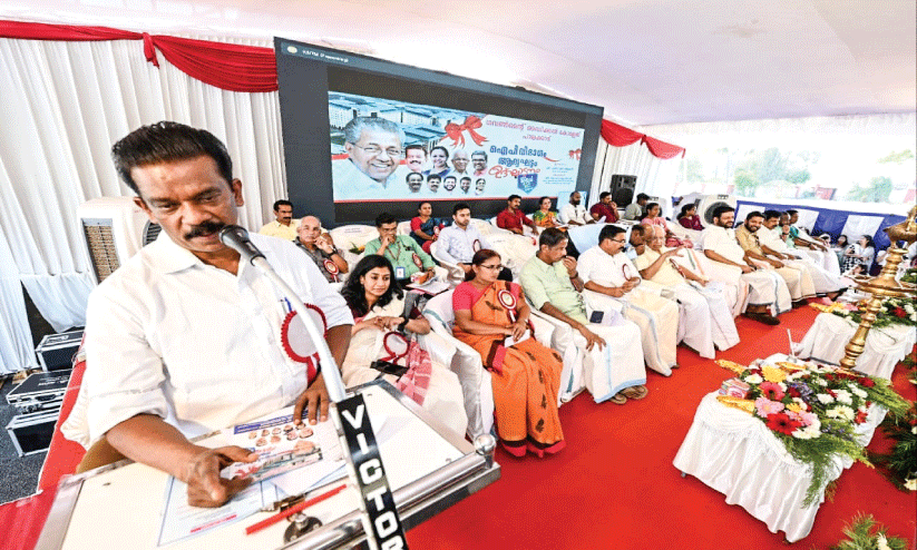 പാ​ല​ക്കാ​ട് മെ​ഡി​ക്ക​ല്‍ കോ​ള​ജി​ല്‍ എം.​ബി.​ബി.​എ​സ് സീ​റ്റ് കൂട്ടും -മു​ഖ്യ​മ​ന്ത്രി