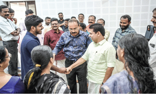 ചൂടാറാതെ പ്രചാരണം.. ചൂടാറാതെ പ്രചാരണം..