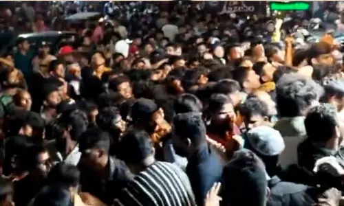 ‘ഹലീം’ ഫ്രീയായി നൽകി ഹോട്ടൽ; ആൾക്കൂട്ടം ഇരച്ചെത്തി, ഒടുവിൽ ലാത്തിച്ചാർജ് -VIDEO