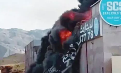 വെ​യ​ർ​ഹൗ​സി​ന്    തീ​പി​ടി​ച്ചു