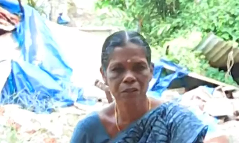 ക്രൂരതക്ക്​ അവസാനമില്ല; ലീലയുടെ താൽക്കാലിക ഷെഡും പൊളിച്ചു, സഹോദരപുത്രനെതിരെ കേസ്