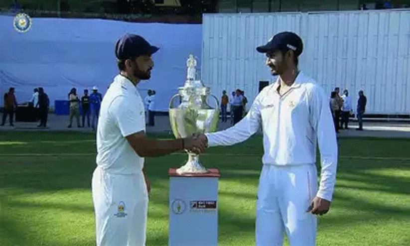 രഞ്ജി ട്രോഫി; ഫൈനൽ വിദർഭ പൊരുതുന്നു രഞ്ജി ട്രോഫി; ഫൈനൽ വിദർഭ പൊരുതുന്നു