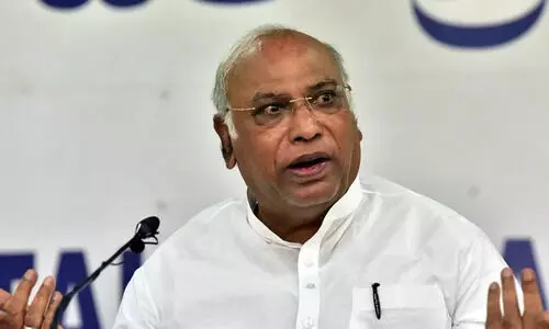 മോദിയെ കണ്ട്​ പ്രകടനപത്രിക വിശദീകരിക്കാൻ ഖാർഗെ; കത്തയച്ചു