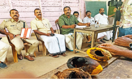 വന്യമൃഗശല്യം രൂക്ഷം പശുക്കടവിൽ നിന്ന് കർഷകർ കുടിയിറങ്ങുന്നു