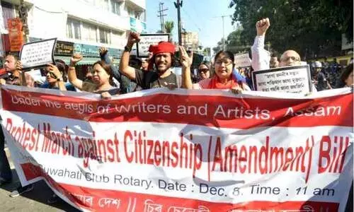 ജ​ന​ത തെ​രു​വി​ൽ നീ​തി തേ​ടു​േ​മ്പാ​ൾ