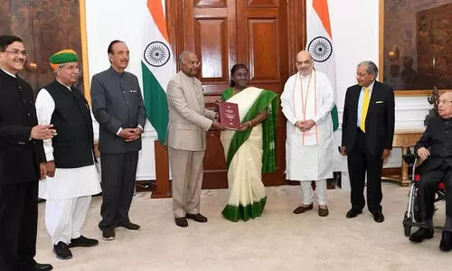 ‘ഒരു രാജ്യം ഒരു തെരഞ്ഞെടുപ്പ്’ സമിതി രാഷ്ട്രപതിക്ക് റിപ്പോർട്ട് സമർപ്പിച്ചു ‘ഒരു രാജ്യം ഒരു തെരഞ്ഞെടുപ്പ്’ സമിതി രാഷ്ട്രപതിക്ക് റിപ്പോർട്ട് സമർപ്പിച്ചു