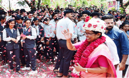 കാമ്പസിലെത്തി കെ.കെ. ശൈലജ