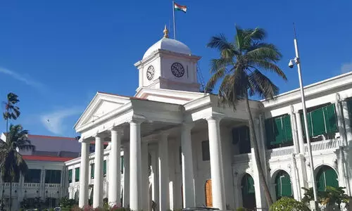 ത​ട​ഞ്ഞു​വെ​ച്ച​ ര​ണ്ടു​ മാ​സ​ത്തെ ബി​ല്ലു​ക​ൾ പാ​സാ​ക്കാ​ൻ ട്ര​ഷ​റി​ക​ൾ​ക്ക്​ ധ​ന​വ​കു​പ്പ്​ നി​ർ​ദേ​ശം