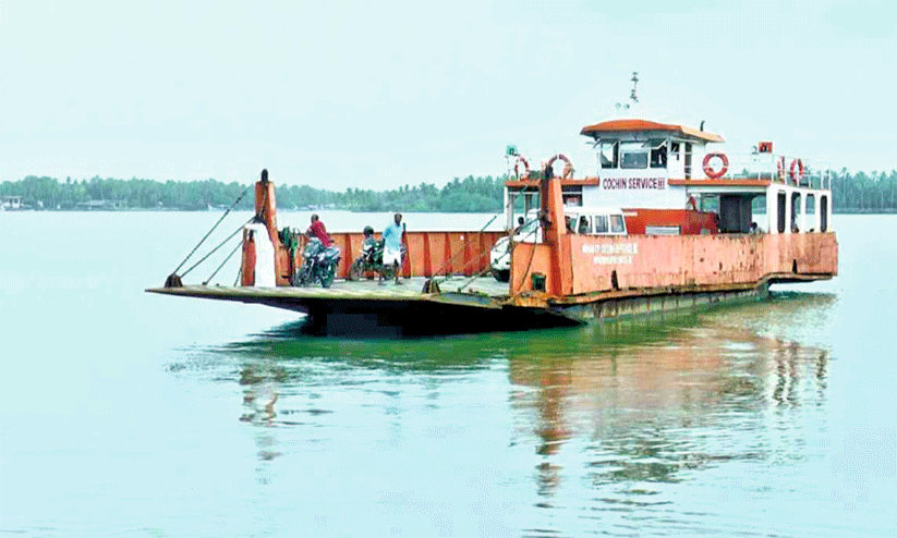 ചാലിയം കടവിലെ തിരക്ക്; ജങ്കാറുകൾ സർവിസ് തുടങ്ങി ചാലിയം കടവിലെ തിരക്ക്; ജങ്കാറുകൾ സർവിസ് തുടങ്ങി