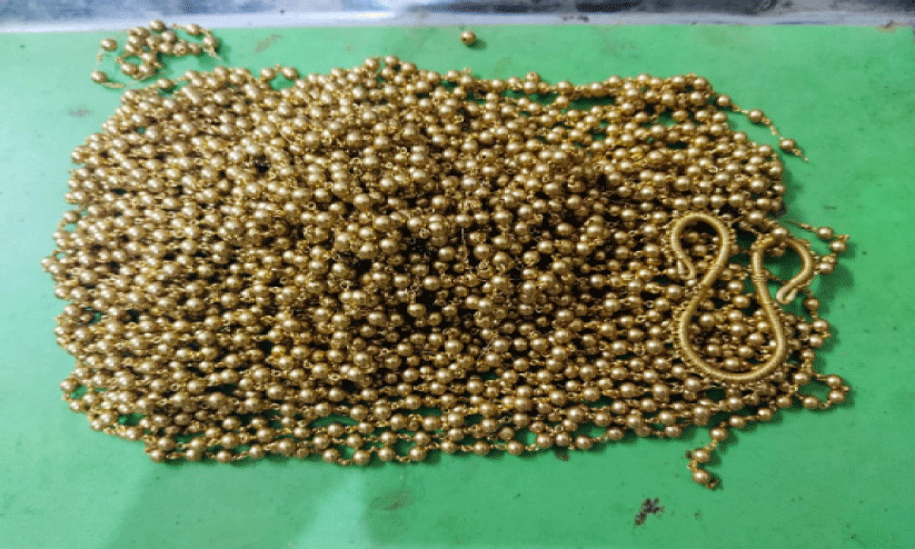 രേഖകളില്ലാതെ കാറിൽ കടത്തിയ സ്വർണം പിടികൂടി