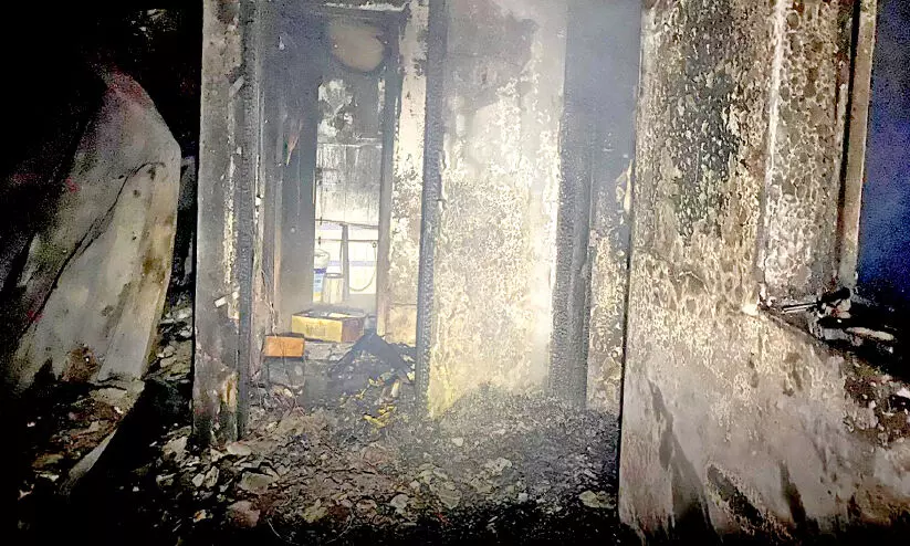 രണ്ടിടത്ത് വീട്ടിൽ തീപിടിച്ചു രണ്ടിടത്ത് വീട്ടിൽ തീപിടിച്ചു