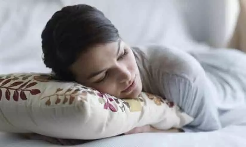 സ്ത്രീകൾ പുരുഷന്മാരേക്കാൾ കൂടുതൽ സമയം ഉറങ്ങണം; കാരണം?