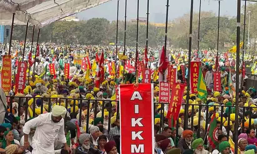 മിനിമം താങ്ങുവില ഉറപ്പു നൽകിയിരുന്നുവെങ്കിൽ ഞങ്ങൾ കടക്കെണിയിലാകില്ലായിരുന്നു -ഡൽഹിയിൽ സമരം ചെയ്യുന്ന കർഷകർ മിനിമം താങ്ങുവില ഉറപ്പു നൽകിയിരുന്നുവെങ്കിൽ ഞങ്ങൾ കടക്കെണിയിലാകില്ലായിരുന്നു -ഡൽഹിയിൽ സമരം ചെയ്യുന്ന കർഷകർ