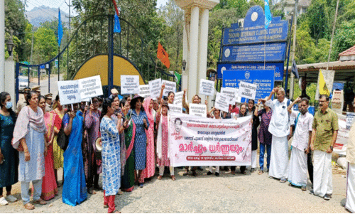 ‘ക​ലാ​ല​യ​ങ്ങ​ൾ ക​ലാ​പ​ഭൂ​മി​ക​ളാ​ക്ക​രു​ത്’ അ​മ്മ കൂ​ട്ടാ​യ്മ ധ​ർ​ണ ന​ട​ത്തി