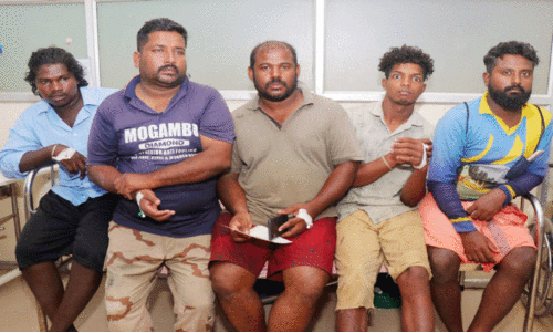 താങ്ങുവള്ളം മുങ്ങി; കടലിൽ വീണ മത്സ്യത്തൊഴിലാളികളെ രക്ഷപ്പെടുത്തി