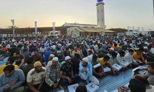 ഭ​ക്ഷ​ണം വി​ത​ര​ണം