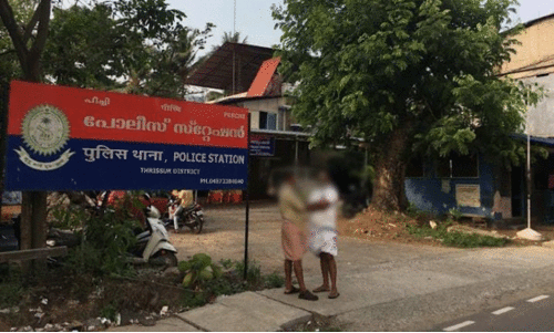 പീ​ച്ചി പൊ​ലീ​സ് സ്റ്റേ​ഷ​ൻ മാ​വോ​യി​സ്റ്റ് ഭീ​ഷ​ണി​യു​ള്ള​തെ​ന്ന്അ​സി.​ക​മീ​ഷ​ണ​ർ, അ​ല്ലെ​ന്ന് ക​മീ​ഷണ​ർ