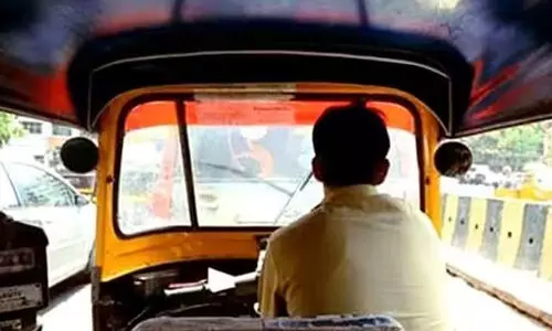 ഹെൽമറ്റ് ധരിക്കാത്തതിന് ഓട്ടോഡ്രൈവർക്ക് തമിഴ്​നാട്​ പൊലീസിന്റെ പിഴ