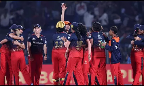 വനിത പ്രീമിയർ ലീഗ്: ബംഗളൂരു Vs ഡൽഹി ഫൈനൽ