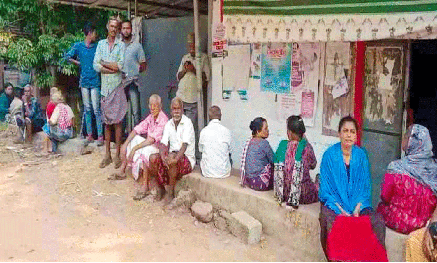 റേഷൻ മസ്റ്ററിങ്​ അവതാളത്തിൽ, ക്ഷുഭിതരായി നാട്ടുകാർ