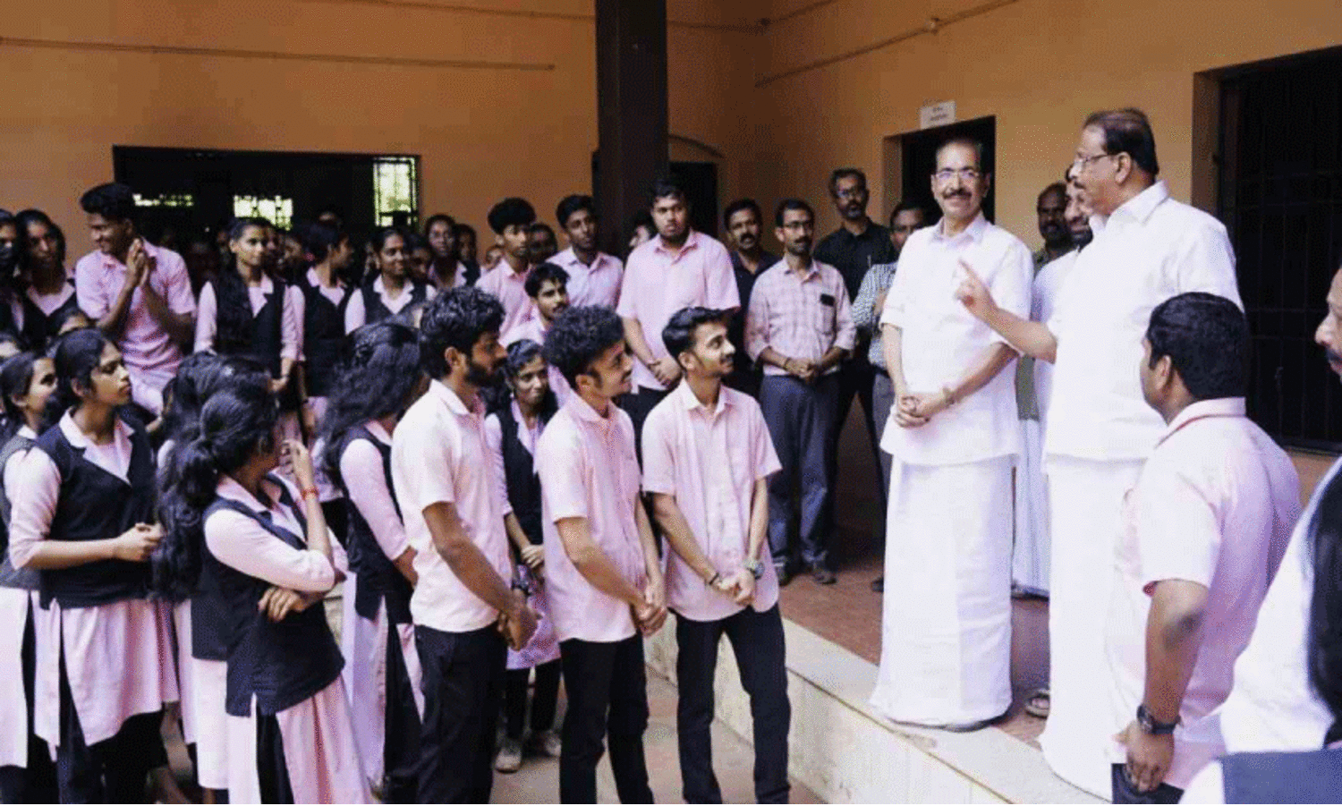 കെ. സുധാകരന് കലാലയങ്ങളിൽ ആ​വേ​ശ സ്വീകരണം