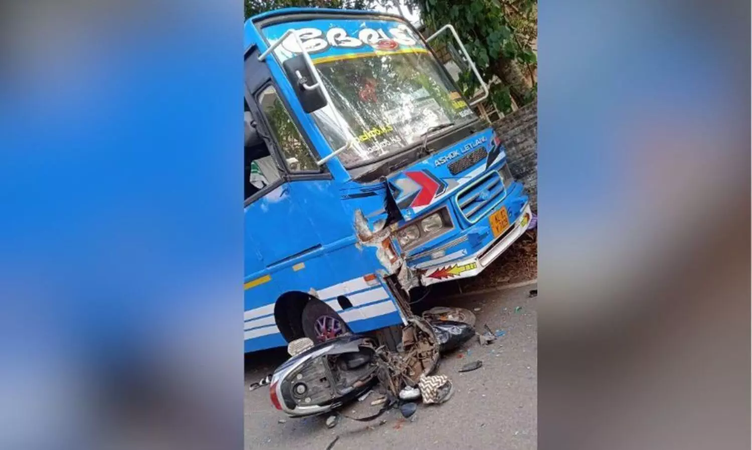 ബസും ബൈക്കും കൂട്ടിയിടിച്ച് വിദ്യാർഥികൾക്ക് ഗുരുതര പരിക്ക്