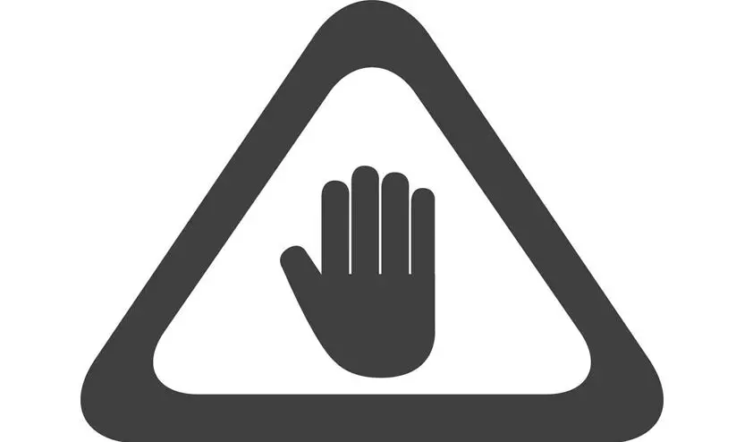 വസ്ത്രങ്ങളിലെ ഫാഷൻ; മുന്നറിയിപ്പുമായി അധികൃതർ വസ്ത്രങ്ങളിലെ ഫാഷൻ; മുന്നറിയിപ്പുമായി അധികൃതർ