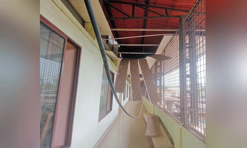 മുക്കം ഇ.എം.എസ് ഓഡിറ്റോറിയം ശോച്യാവസ്ഥയിൽ