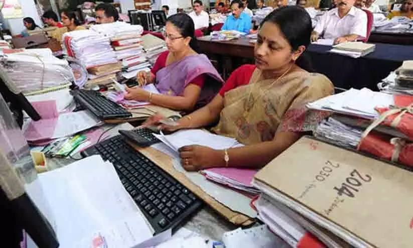 സർക്കാർ ജീവനക്കാർക്ക്‌ ലീവ്‌ സറണ്ടർ അനുവദിച്ചു