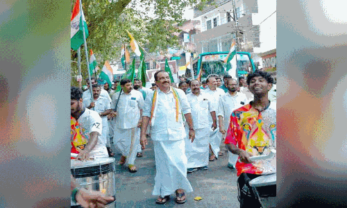 ചൂടുപിടിച്ച് വോട്ടോട്ടം