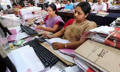 സർക്കാർ ജീവനക്കാർക്ക്‌ ലീവ്‌ സറണ്ടർ അനുവദിച്ചു