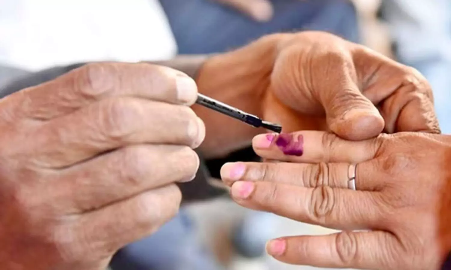 ആയുധങ്ങൾ കൈവശം വെക്കുന്നതിന് നിരോധനം