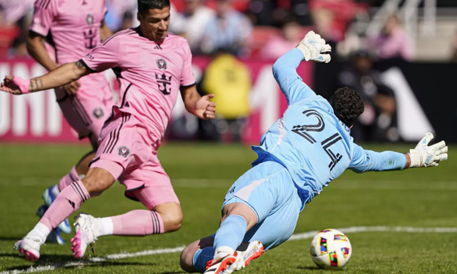 മെസ്സി ഇല്ലെങ്കിലെന്താ, സുവാരസുണ്ടല്ലോ! രണ്ടടിച്ച് യുറുഗ്വായ് താരം; ഇന്‍റർ മയാമിക്ക് ജയം