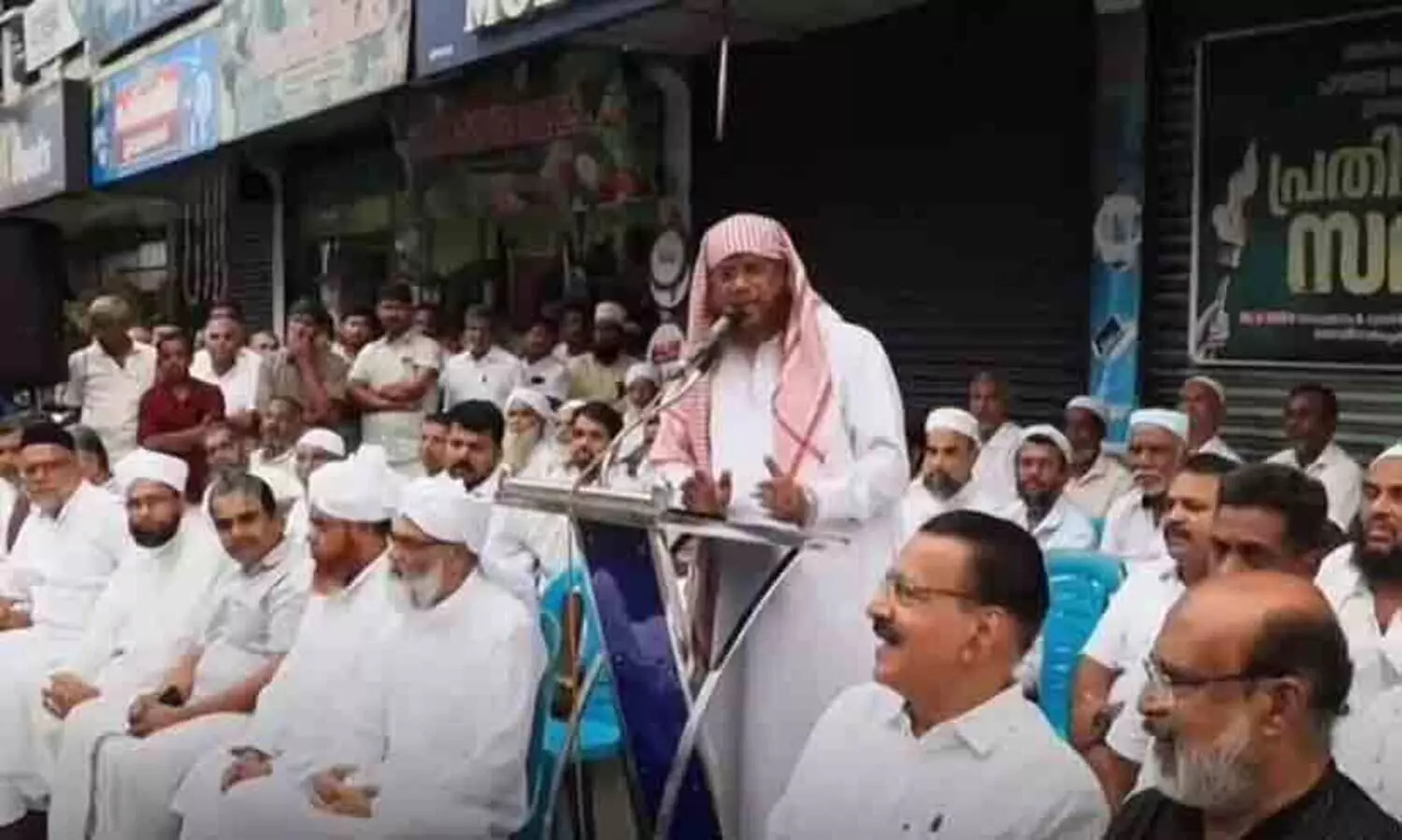 കുട്ടികൾക്കെതിരെയുള്ള കേസ് പിൻവലിക്കാതെ ആർക്കും വോട്ട് ചെയ്യില്ല; പൂഞ്ഞാർ സംഭവത്തിൽ സി.പി.എം നേതാക്കളെ വേദിയിലിരുത്തി തുറന്നടിച്ച് മുസ്‍ലിം മതനേതാക്കൾ