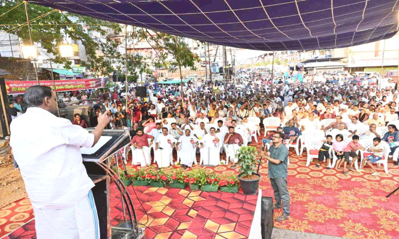 ടി.പി. വധക്കേസ്; തെളിവുകളുടെ അഭാവത്തിൽ രക്ഷപ്പെട്ട ആളാണ് പിണറായിയെന്ന് തിരുവഞ്ചൂർ