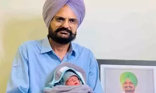 സിദ്ധു മൂസേവാലയുടെ മാതാപിതാക്കൾക്ക് വീണ്ടും കുഞ്ഞു പിറന്നു; ചിത്രം പങ്കുവെച്ച് പിതാവ്