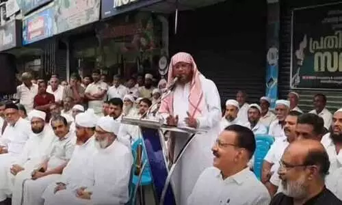 കുട്ടികൾക്കെതിരെയുള്ള കേസ് പിൻവലിക്കാതെ ആർക്കും വോട്ട് ചെയ്യില്ല; പൂഞ്ഞാർ സംഭവത്തിൽ സി.പി.എം നേതാക്കളെ വേദിയിലിരുത്തി തുറന്നടിച്ച് മുസ്‍ലിം മതനേതാക്കൾ