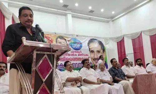 മോദിയുടെ വർഗീയ കഞ്ഞിക്ക് വേണ്ടി പിണറായി യാചിക്കുന്നു - ഷിബു ബേബി ജോൺ മോദിയുടെ വർഗീയ കഞ്ഞിക്ക് വേണ്ടി പിണറായി യാചിക്കുന്നു - ഷിബു ബേബി ജോൺ