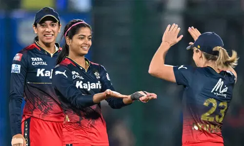 വനിത പ്രീമിയർ ലീഗ് ഫൈനൽ: തകർപ്പൻ തുടക്കത്തിന് ശേഷം തകർന്നടിഞ്ഞ് ഡൽഹി ക്യാപിറ്റൽസ്; 113ന് പുറത്ത്