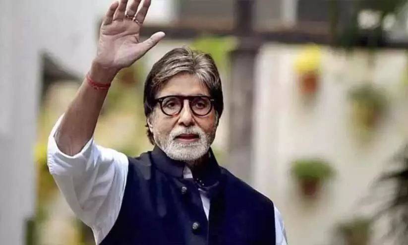 Amitabh Bachchan Steps Out To Meet Fans Outside Jalsa After Fake Hospitalisation News