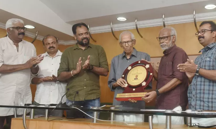 പത്ര പ്രവർത്തകർ സമൂഹവുമായി നല്ല ബന്ധമുള്ളവരാകണമെന്ന് പ്രഫ.എം.കെ സാനു