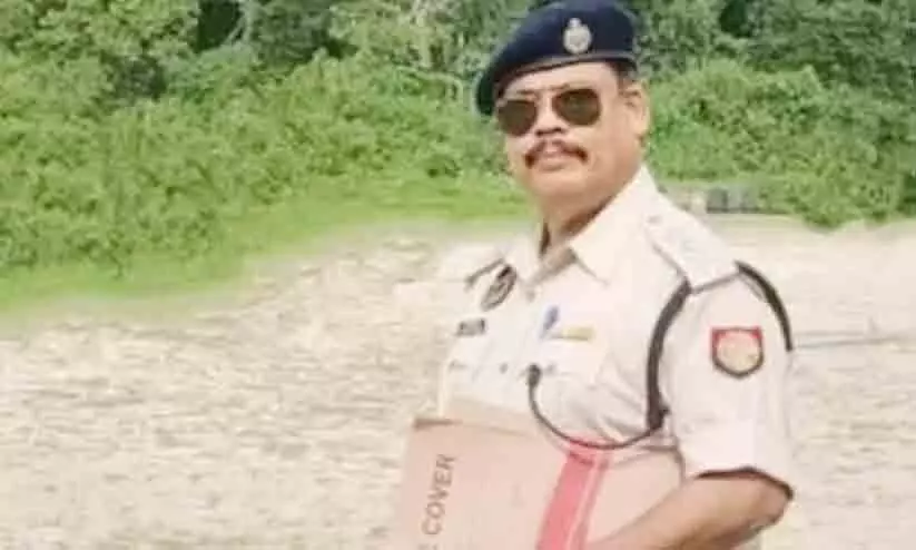 അസമിൽ വീട്ടുജോലിക്ക് നിന്ന പ്രായപൂർത്തിയാകാത്ത പെൺകുട്ടിയെ ബലാത്സംഗം ചെയ്ത ഡി.എസ്.പി അറസ്റ്റിൽ അസമിൽ വീട്ടുജോലിക്ക് നിന്ന പ്രായപൂർത്തിയാകാത്ത പെൺകുട്ടിയെ ബലാത്സംഗം ചെയ്ത ഡി.എസ്.പി അറസ്റ്റിൽ