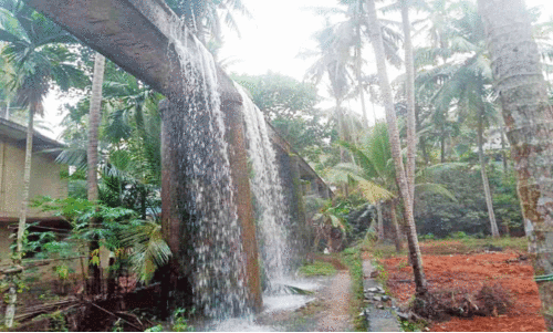 ഇ​റി​ഗേ​ഷ​ൻ അ​നാ​സ്ഥ; അ​ക്വ​ഡേ​റ്റു​ക​ൾ ചോ​ർ​ന്ന് വെ​ള്ളം പാ​ഴാ​കു​ന്നു