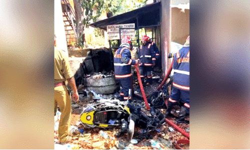 കൊട്ടാരക്കര പൊലീസ്​ സ്റ്റേഷൻ പരിസരത്ത് തീപിടിത്തം; രണ്ട് സ്​കൂട്ടറുകൾ കത്തി നശിച്ചു