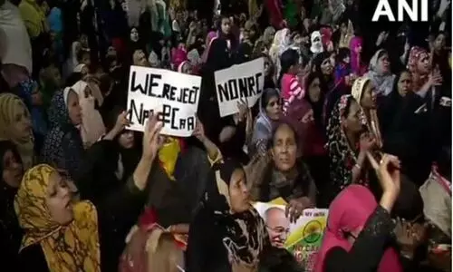 പൗരത്വ ഭേ​ദ​ഗതി നിയമം: മുൻകാല സമരങ്ങൾക്ക് നേതൃത്വം നൽകിയ സ്ത്രീ പ്രതിഷേധക്കാരെ വീട്ടുതടങ്കലിലാക്കി യു.പി പൊലീസ്