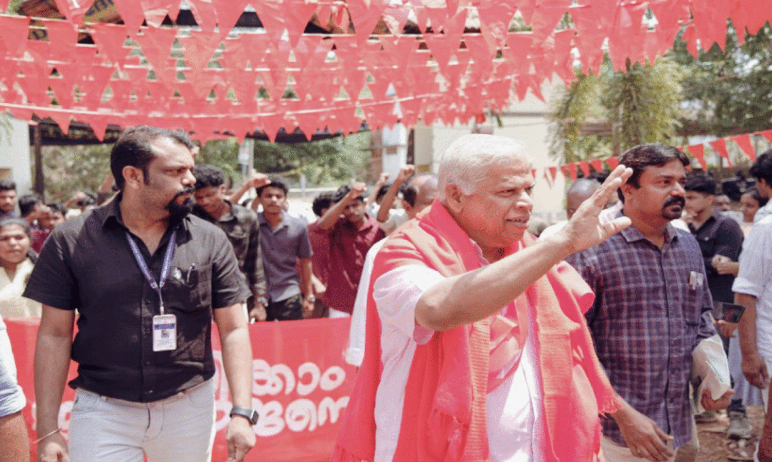 ക​ലാ​ല​യ​ങ്ങ​ളും തൊ​ഴി​ൽ കേ​ന്ദ്ര​ങ്ങ​ളും സ​ന്ദ​ർ​ശി​ച്ച് ജ​യ​രാ​ജ​ൻ