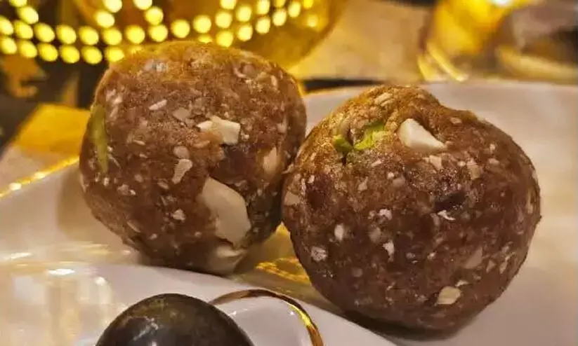 Dates Nuts Chocolate Ball